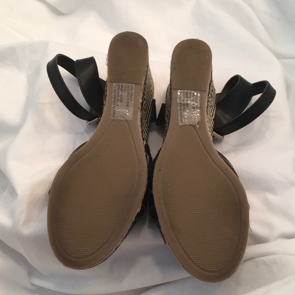 G . H. Bass Black WEDGES size 6.5 - Picture 5 of 6